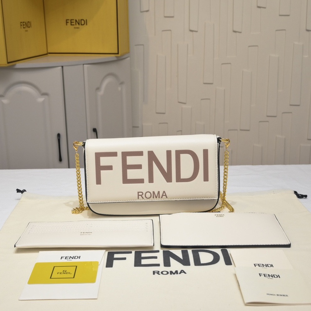 FENDI 3-IN-1 Envelop Chain Bag